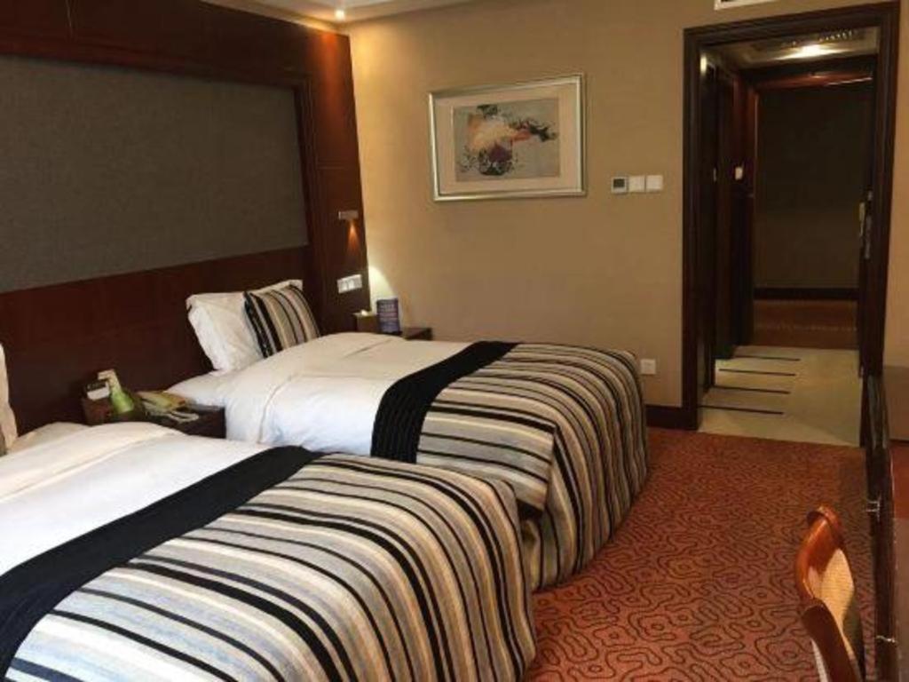 Yantai Golden Gulf Hotel Екстериор снимка