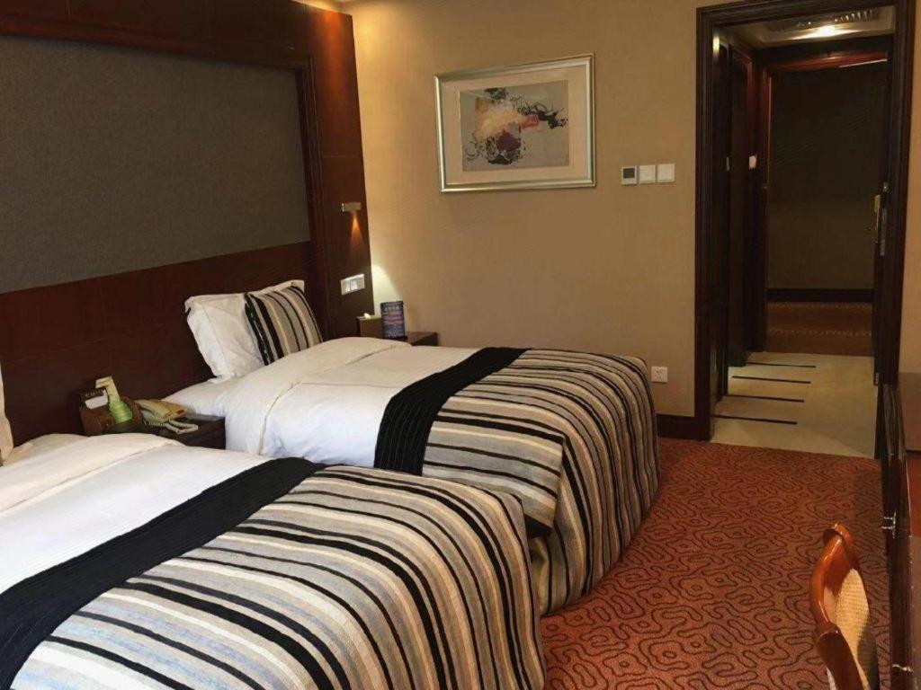 Yantai Golden Gulf Hotel Екстериор снимка