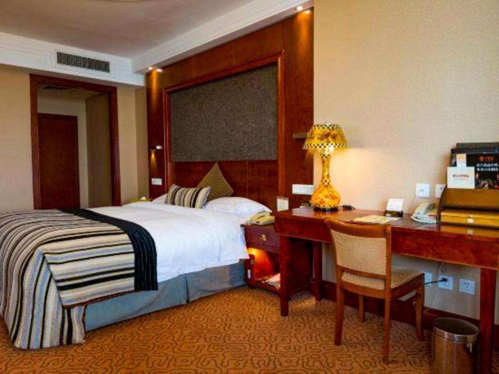Yantai Golden Gulf Hotel Екстериор снимка