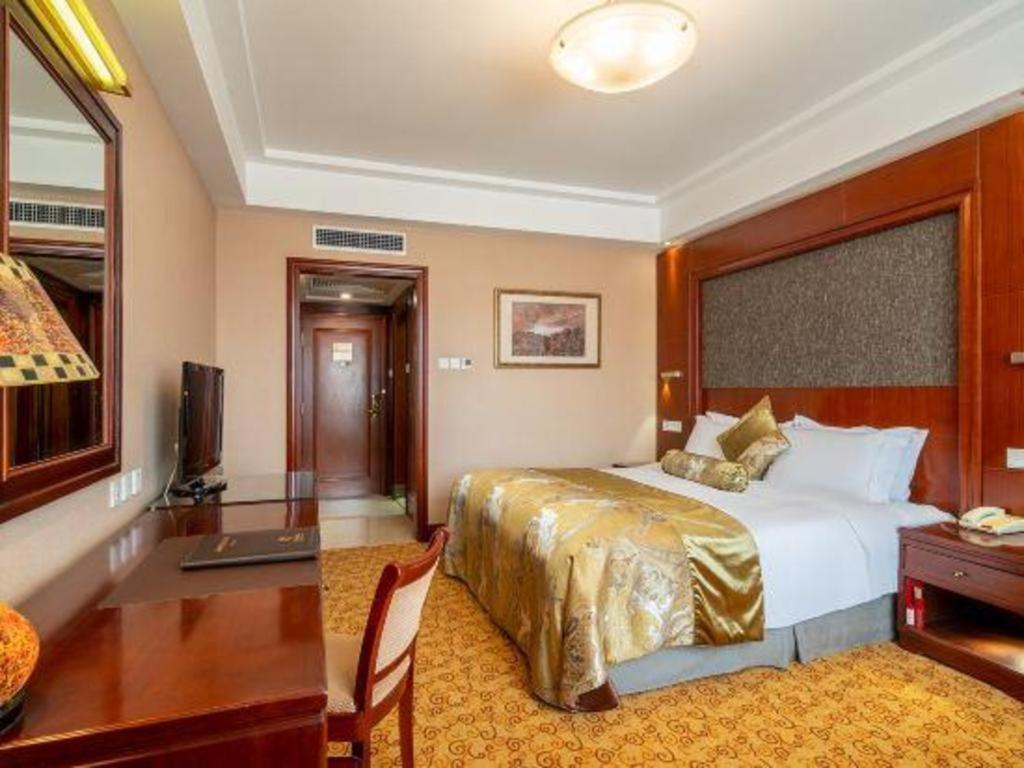 Yantai Golden Gulf Hotel Екстериор снимка