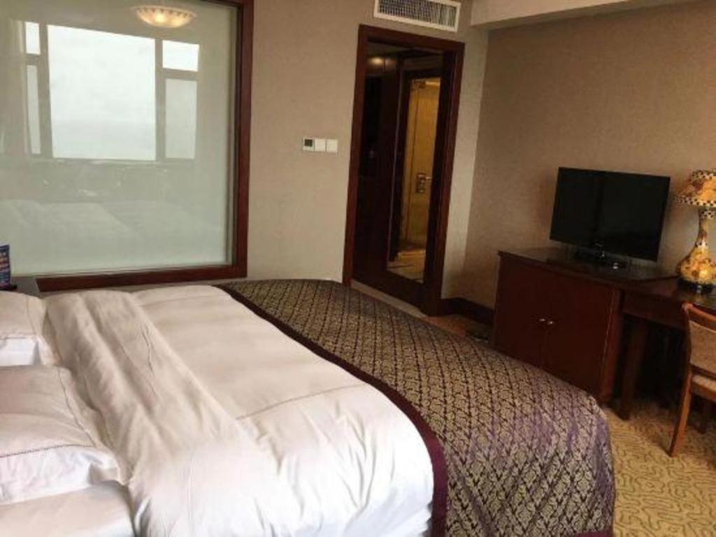 Yantai Golden Gulf Hotel Екстериор снимка