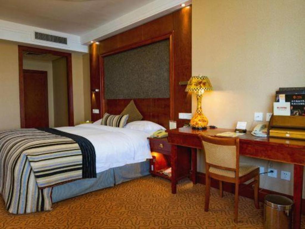 Yantai Golden Gulf Hotel Екстериор снимка