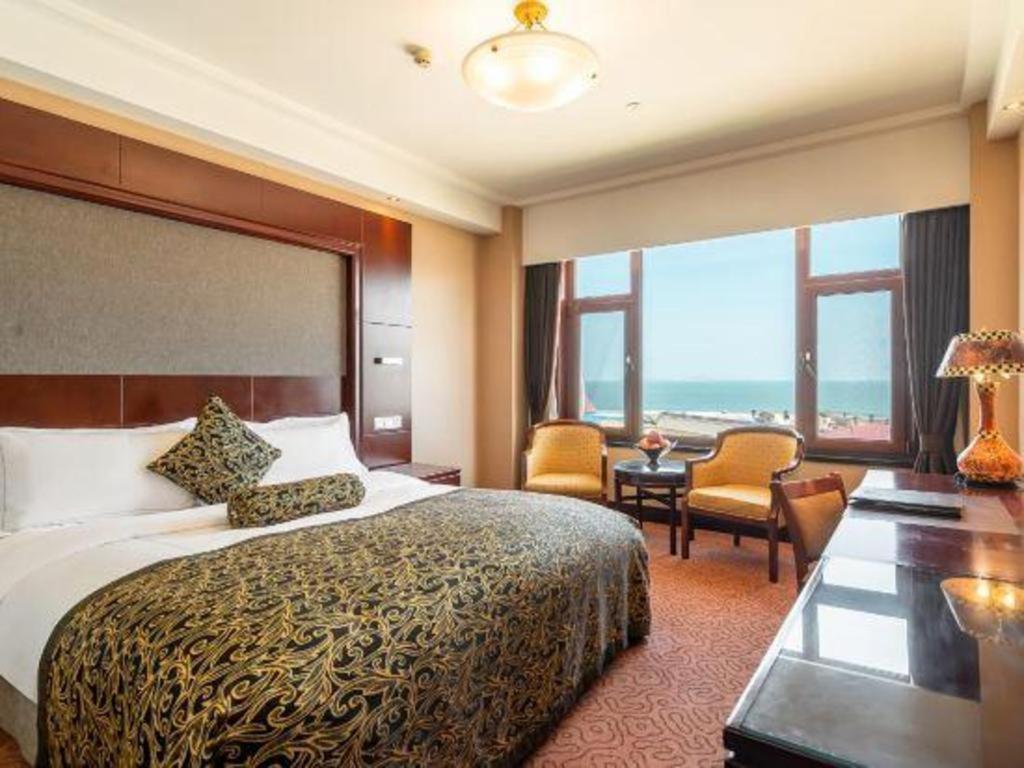 Yantai Golden Gulf Hotel Екстериор снимка