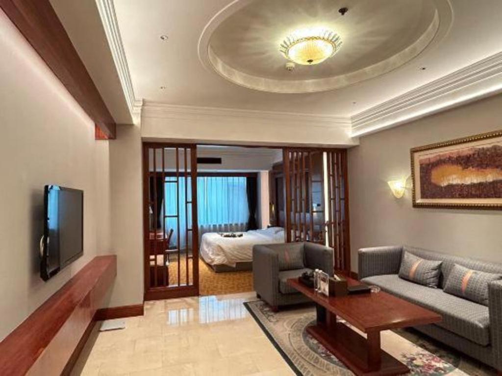 Yantai Golden Gulf Hotel Екстериор снимка