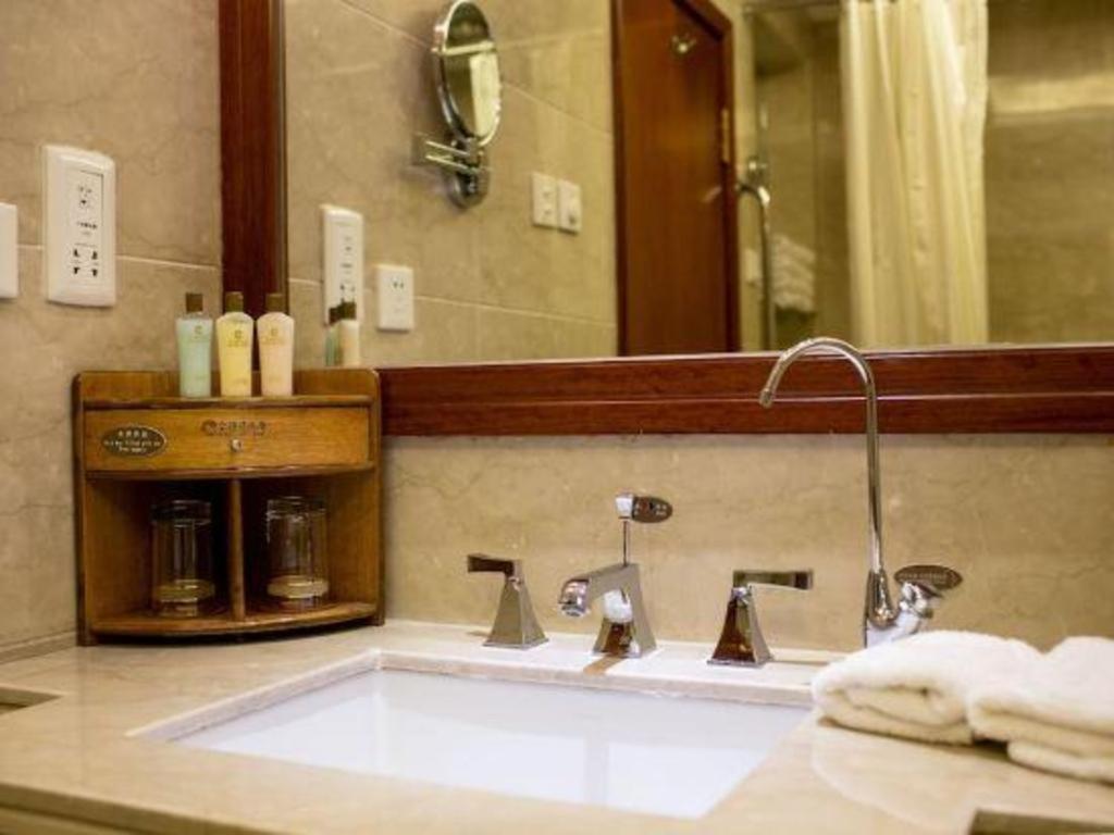 Yantai Golden Gulf Hotel Екстериор снимка